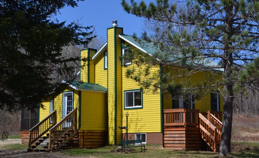 La Maison jaune Le chalet à louer à ChuteSaintPhilippe